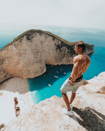 Unsplash ID sGzzS47DCwA