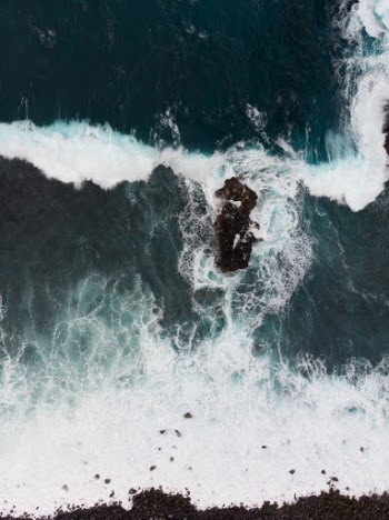 Unsplash ID tfdhD4M_sQI
