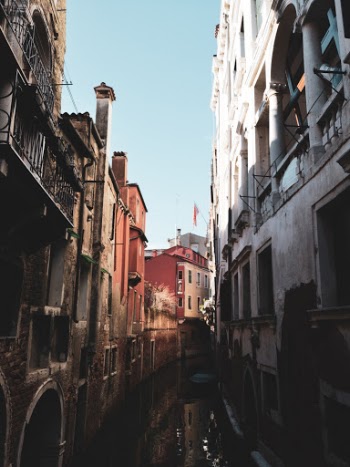 Unsplash ID tkvcNLEcoec