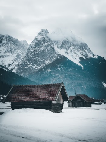 Unsplash ID tNdpNs1KfTg