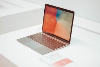 Unsplash ID Uar8mh_f0kA