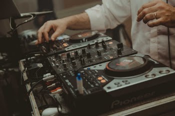 Unsplash ID udU5VhoP-H8
