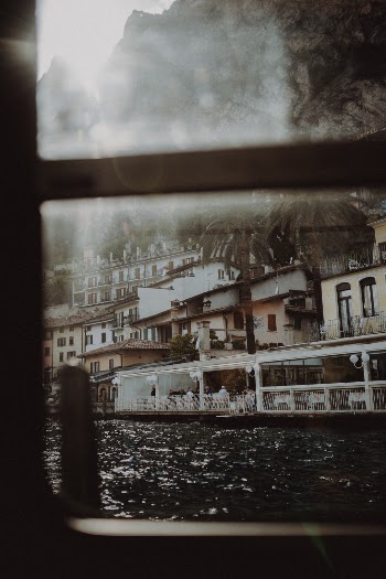 Unsplash ID UjOuXkdLhws