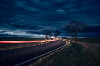 Unsplash ID v_JzMR1rlTw