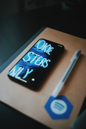 Unsplash ID VKV_U2XNJyI