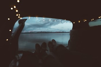 Unsplash ID vM5VKqD6AoA