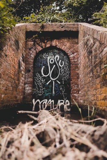 Unsplash ID VtjHNr3C9eA