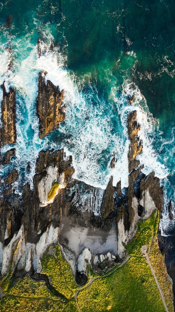 Unsplash ID vUvi-q4zMh0