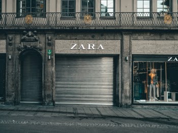 Unsplash ID vwsGG9rh_Z0