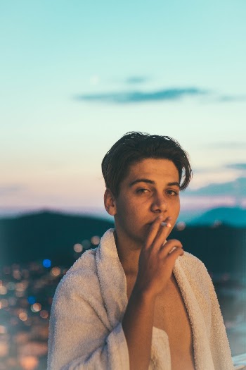 Unsplash ID WFH1aB4mrtU
