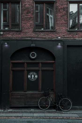 Unsplash ID wL6-1GhFHb4