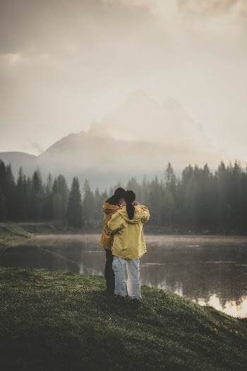 Unsplash ID wWg4vH2izDg