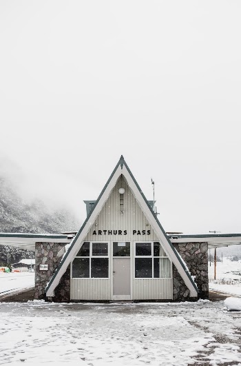 Unsplash ID XNrThkbhtEI