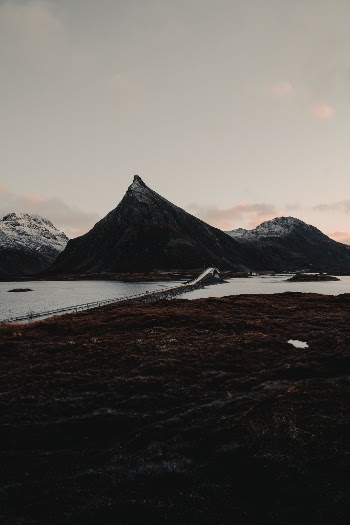 Unsplash ID xSrsBw7vX8k