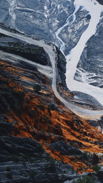 Unsplash ID y75pfA2g3Lc