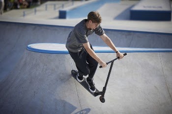 Urban park in Kyiv, Ukrain. | Free Photo - rawpixel