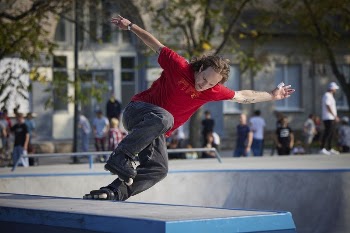 Urban park in Kyiv, Ukrain. | Free Photo - rawpixel