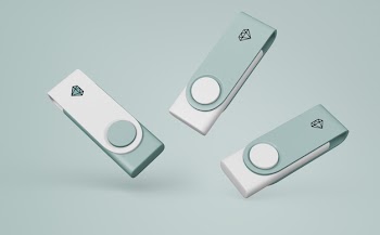Usb stick mockup for merchandising Free Psd