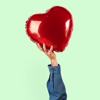 Valentines heart balloon held by a person | Free stock photo | High Resolution image