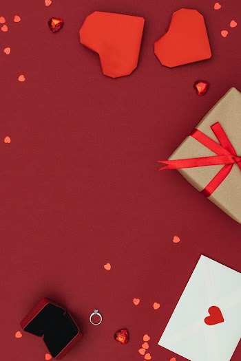 Valentines&rsquo; gifts border with boxes and… | Free stock photo | High Resolution image