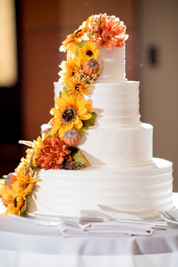 Vanilla 4-tier Cake With Flowers Accent