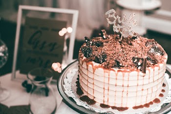 Vanilla Cake Topped With Chocolate And Syrup 