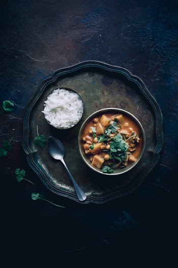 Vegan chickpea and potato curry 