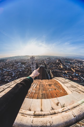 verso l’infinito ed oltre, sul cupolone del duomo di firenze.