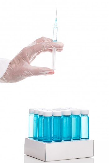 Vial with vaccine Free Photo
