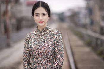 Vietnamese girl in Ao Dai