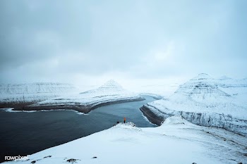 View of snowy Hv&iacute;thamar mountain in the Faroe Islands on a mist.. | Free  photo - 2329741