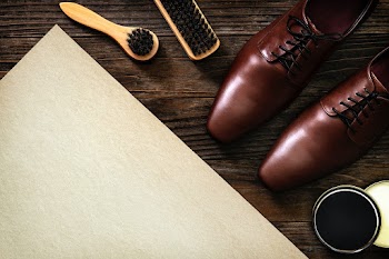 Vintage paper table shoe polishing tools in… | Free stock photo | High Resolution image