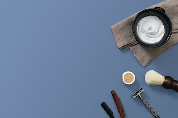 Vintage shaping tools with beard salon | Free stock photo | High Resolution image