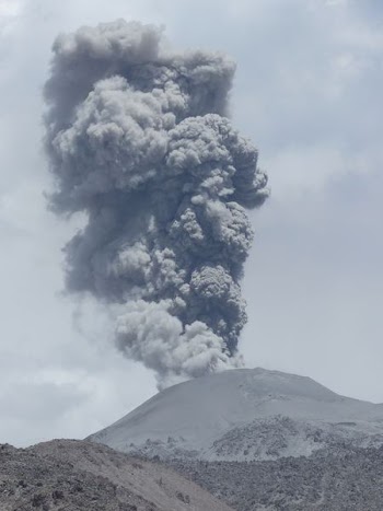 volcano under cloudy sky during daytime