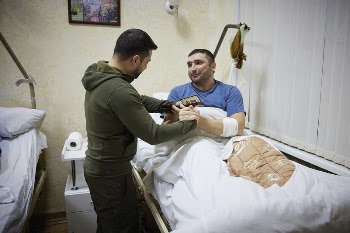 Volodymyr Zelenskyy paid a visit | Free Photo - rawpixel