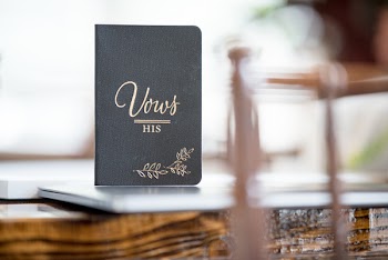 Vows His Book on Macbook Air
