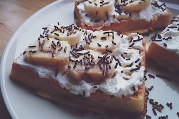 Waffles with banana 