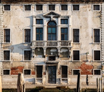 Walking around the island of Murano, Italy I came across this house back in January 2018 and just loved the placement and separation of the windows.