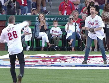 Watch: Chase Utley threw a first pitch to Rob McElhenney — er, Mac ...