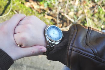 Watch Showing Time at 1:15