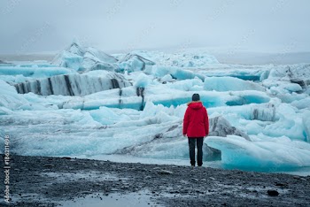 Watching icebergs pass at Jokusarlon in Iceland 