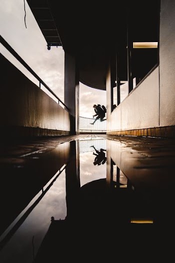water mirror of human jumps