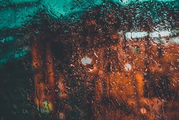 Water Streaming on Glass