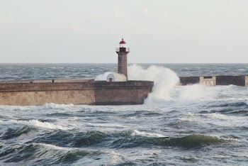 Waves Crashing 