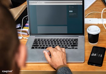 Website template design on a laptop screen | Free stock psd mockup - 414375