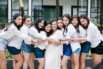 Wedding Bride and Bridesmaid