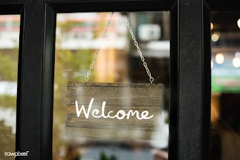 Welcome in wooden sign mockup | Free stock psd mockup - 525210