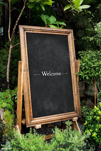 Welcome wooden frame board mockup | Free stock psd mockup - 525404