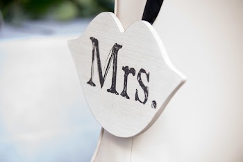 White and Black Mrs.-printed Wooden Lips Decor