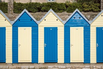 white and blue wooden shed near concrete wall photography